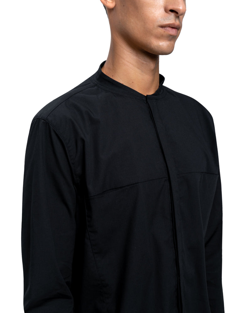 Arma button up long sleeve shirt made from durable stretchy cotton. Two front pockets on the chest, decorated with banded collar.