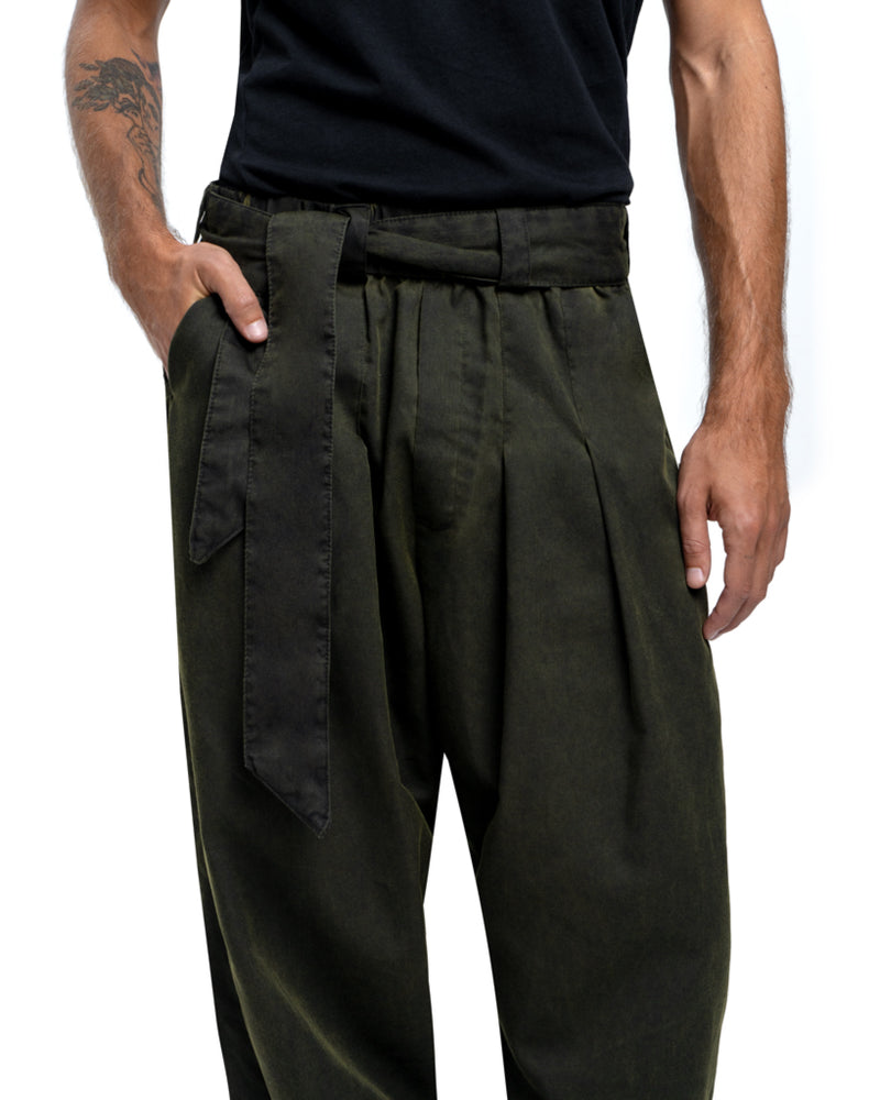 Baggy pants in khaki